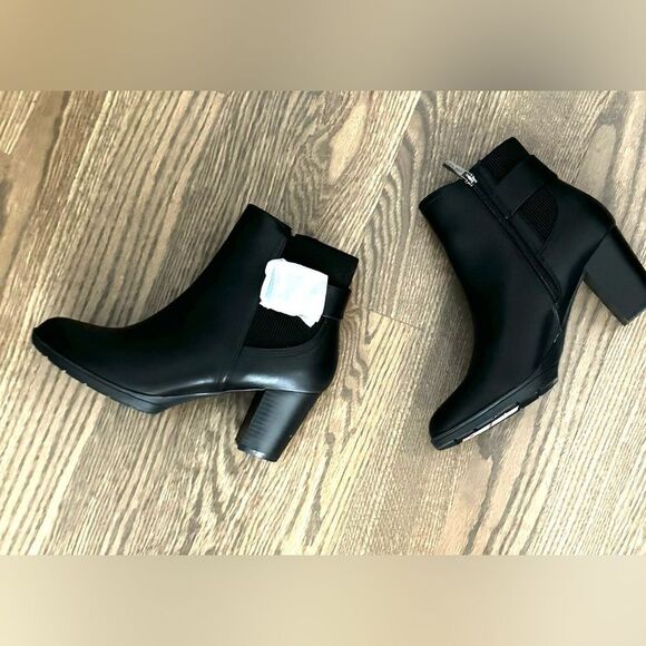 Anne Klein Rafe Black Faux Leather Ankle Boot w/ Zipper Side,Elastic Back Sz 9 - Picture 7 of 9